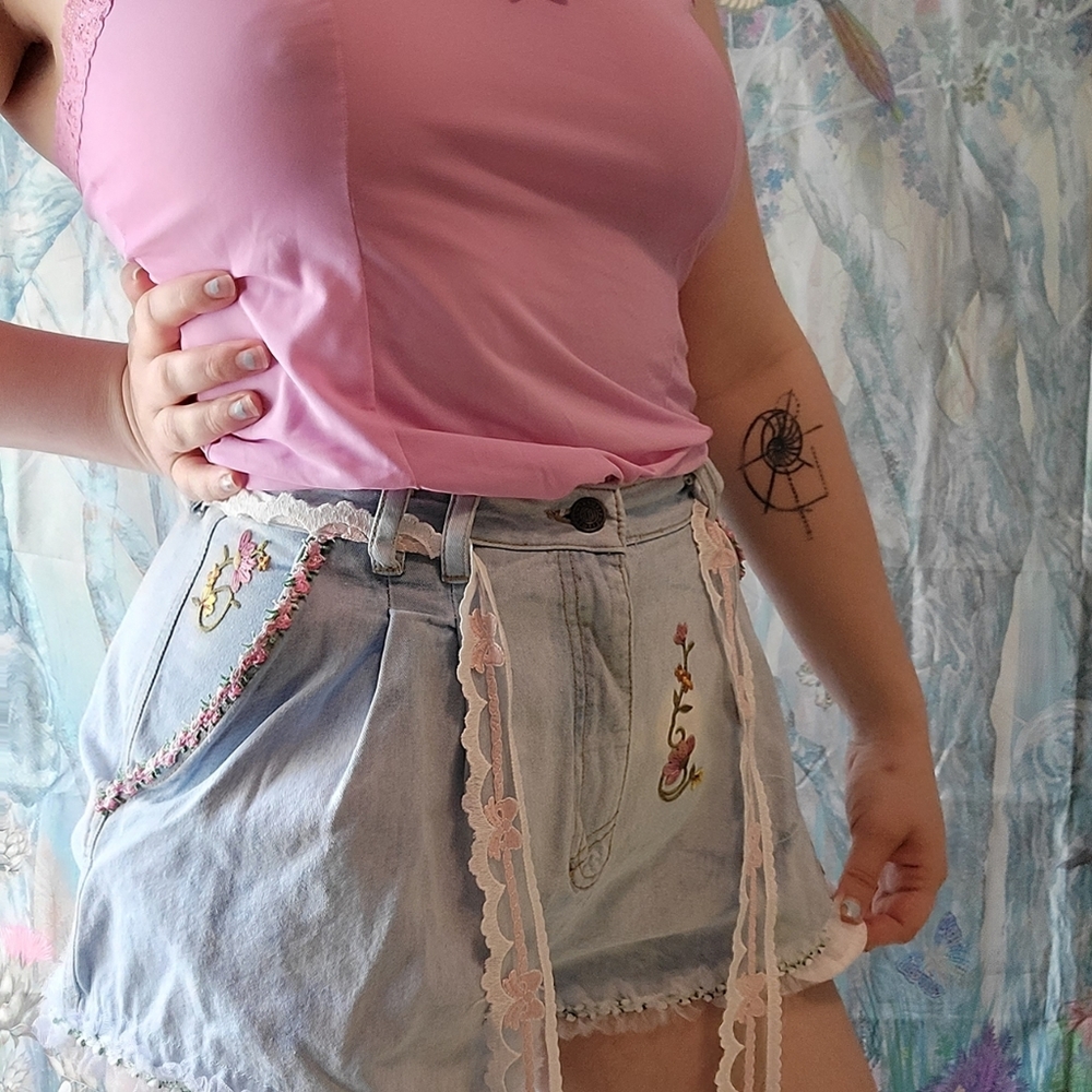 Vintage High-waisted Cottagecore Denim Shorts Reworked - Picture 13 of 14